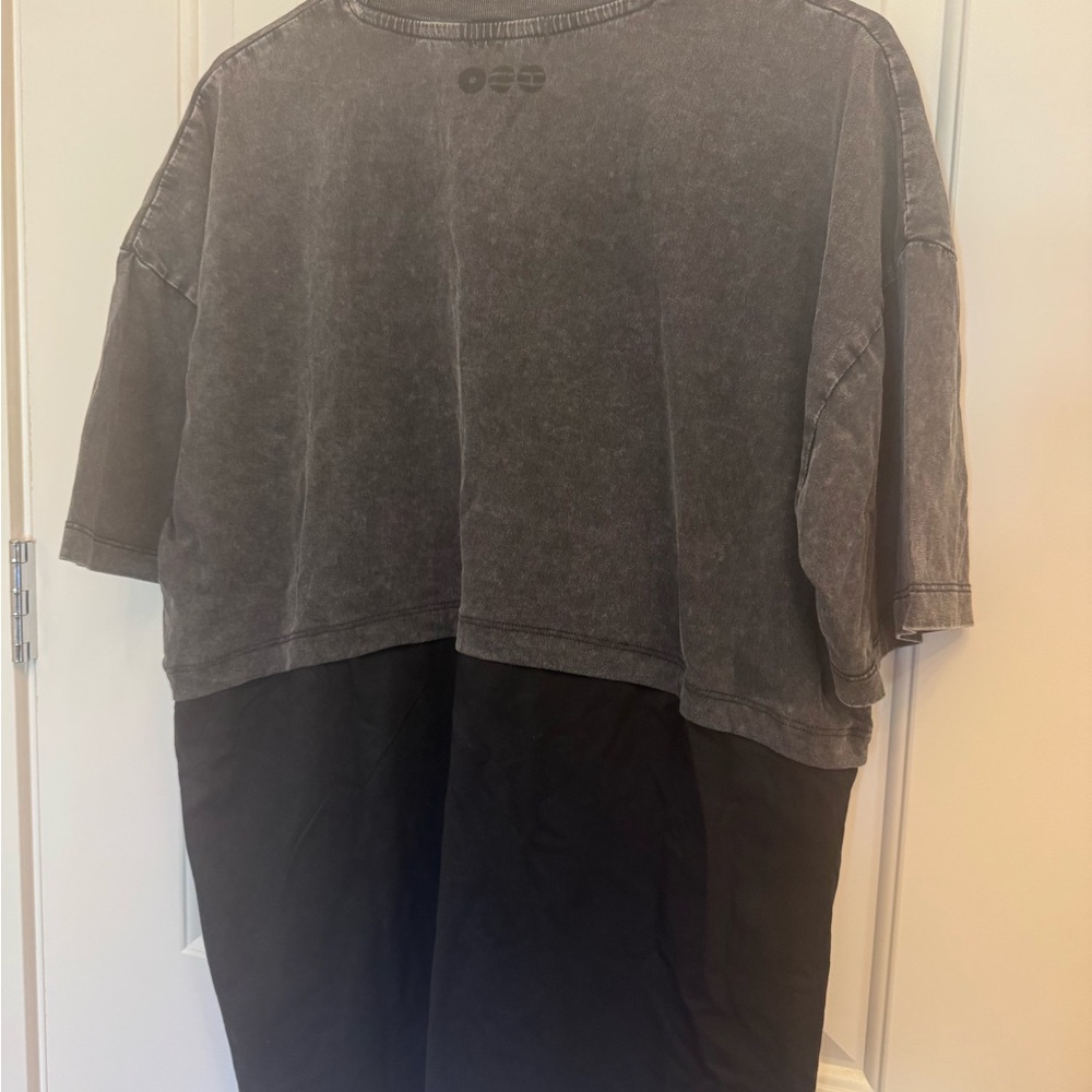 BTS Arirang World Tour & Gray Layered Graphic Tee  two tone New - Picture 7 of 8